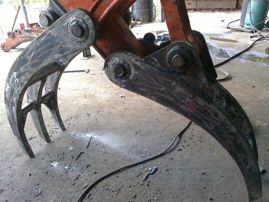 รับทำ มือคีบไม้ Kobuta Komatsu รับทำ มือคีบไม้ Kobuta Komatsu