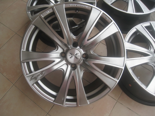 ขายล้อแม็กมือ2 maverick 17"x7.5" et42 4 รู 100 ล้างหน้าเคลือบแล็คเกอร์ใหม่ สีเดิม ไม่มีซ่อม สีไฮเปอร์ซิลเวอร์หน้าเงา