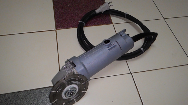 ขายหินเจียขนาดใส่ใบ4นิ้วยี่ห้อMakitaรุ่น9500NBของแท้made in japanสภาพ95\%ใหม่มากๆครับ ขายหินเจียขนาดใส่ใบ4นิ้วยี่ห้อMakitaรุ่น9500NBของแท้made in japanสภาพ95\%ใหม่มากๆครับ