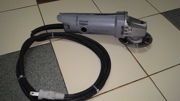 ขายหินเจียขนาดใส่ใบ4นิ้วยี่ห้อMakitaรุ่น9500NBของแท้made in japanสภาพ95\%ใหม่มากๆครับ ขายหินเจียขนาดใส่ใบ4นิ้วยี่ห้อMakitaรุ่น9500NBของแท้made in japanสภาพ95\%ใหม่มากๆครับ