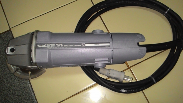 ขายหินเจียขนาดใส่ใบ4นิ้วยี่ห้อMakitaรุ่น9500NBของแท้made in japanสภาพ95\%ใหม่มากๆครับ ขายหินเจียขนาดใส่ใบ4นิ้วยี่ห้อMakitaรุ่น9500NBของแท้made in japanสภาพ95\%ใหม่มากๆครับ