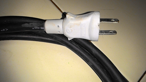 ขายหินเจียขนาดใส่ใบ4นิ้วยี่ห้อMakitaรุ่น9500NBของแท้made in japanสภาพ95\%ใหม่มากๆครับ ขายหินเจียขนาดใส่ใบ4นิ้วยี่ห้อMakitaรุ่น9500NBของแท้made in japanสภาพ95\%ใหม่มากๆครับ