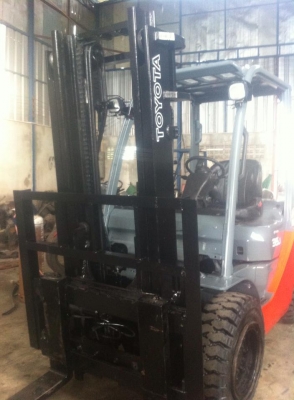 ขายด่วนน!! TOYOTA รุ่น 8 FD35J เสา 3 เมตร เกียร์ Auto มี Side shift