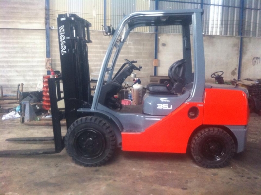 ขายด่วนน!! TOYOTA รุ่น 8 FD35J เสา 3 เมตร เกียร์ Auto มี Side shift