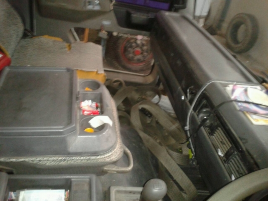 ขาย Hino 195 แรง ปี 36 (93) เพลาเดียว เล่มพร้อมโอน