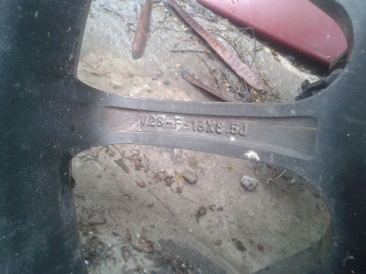 ขายล้อ advan 18กว้าง8.5 1คู่2000