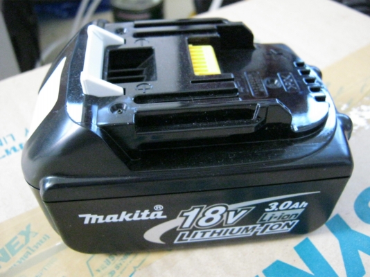 แบ็ตลิเที่ยมแท้ Makita BL1830 Li-ion18V 3A