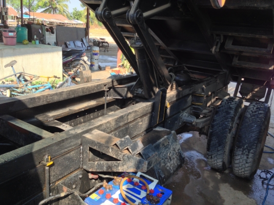 ISUZU CHEETAH 100 HP 4BC1 หกล้อดั๊มพ์ ช่วงล่างใหญ่ติด F หน้า F หลังสภาพใหม่ กระบะดั๊มพ์ 4 ตันสภาพใหม่สวย เครื่องแห้งแรงดีไม่มีเยิ้ม ภายในเก๋งสวยครบไม่มีผุ พวงมาลัยเพาเวอร์ ช่วงล่างคัชซีสวยมากๆไม่มีปะไม่มีดาม ยาง 8.25 ขอบ 16 สภาพดีทุกเส้น 80\% เอกสารเล่มทะเ