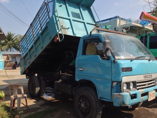 ISUZU CHEETAH 100 HP 4BC1 หกล้อดั๊มพ์ ช่วงล่างใหญ่ติด F หน้า F หลังสภาพใหม่ กระบะดั๊มพ์ 4 ตันสภาพใหม่สวย เครื่องแห้งแรงดีไม่มีเยิ้ม ภายในเก๋งสวยครบไม่มีผุ พวงมาลัยเพาเวอร์ ช่วงล่างคัชซีสวยมากๆไม่มีปะไม่มีดาม ยาง 8.25 ขอบ 16 สภาพดีทุกเส้น 80\% เอกสารเล่มทะเ