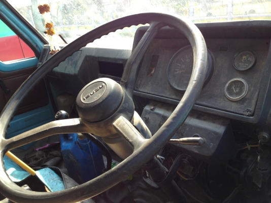 ISUZU CHEETAH 100 HP 4BC1 หกล้อดั๊มพ์ ช่วงล่างใหญ่ติด F หน้า F หลังสภาพใหม่ กระบะดั๊มพ์ 4 ตันสภาพใหม่สวย เครื่องแห้งแรงดีไม่มีเยิ้ม ภายในเก๋งสวยครบไม่มีผุ พวงมาลัยเพาเวอร์ ช่วงล่างคัชซีสวยมากๆไม่มีปะไม่มีดาม ยาง 8.25 ขอบ 16 สภาพดีทุกเส้น 80\% เอกสารเล่มทะเ