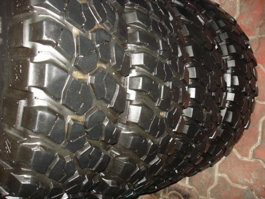 ขายยาง    BF  MUD  245 / 75 / 16   สวยๆ เชิญครับ