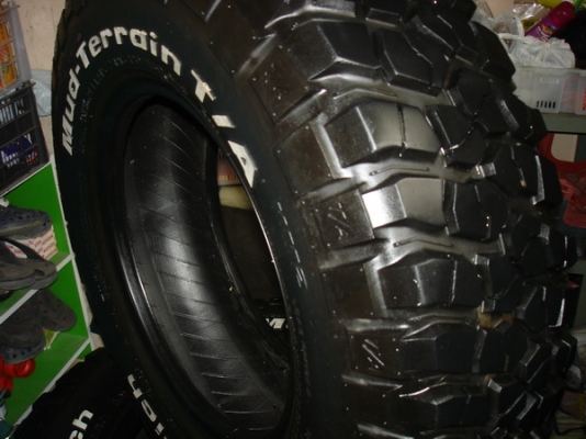 ขายยาง    BF  MUD  245 / 75 / 16   สวยๆ เชิญครับ