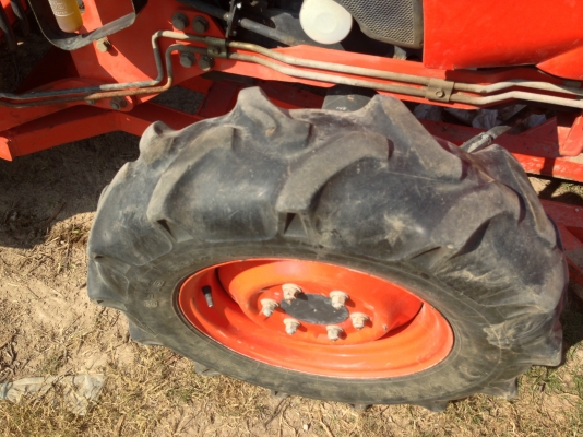 KUBOTA L3608 - 2 เพลา ทำงาน 1,500 ชม. สภาพสวยดีไม่มีเยิ้ม อุปกรณ์ครบ มีใบดันหน้า ผานพรวนดิน 3 ระบบรั่วซึ่มไม่มีแตกไม่มีปัญหา ช่วงล่างแน่น ยางสภาพดี 4 เส้น เอกสารเล่มทะเบียนครบพร้อมโอนครับ