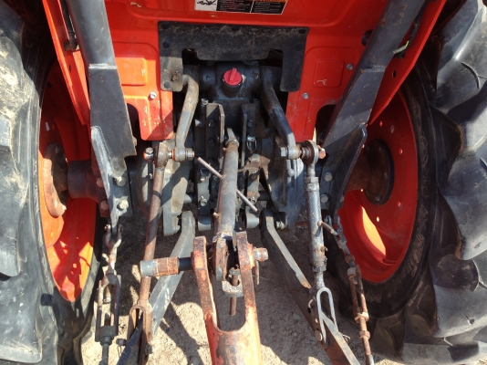 KUBOTA L3608 - 2 เพลา ทำงาน 1,500 ชม. สภาพสวยดีไม่มีเยิ้ม อุปกรณ์ครบ มีใบดันหน้า ผานพรวนดิน 3 ระบบรั่วซึ่มไม่มีแตกไม่มีปัญหา ช่วงล่างแน่น ยางสภาพดี 4 เส้น เอกสารเล่มทะเบียนครบพร้อมโอนครับ