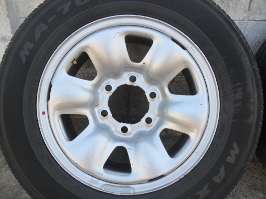 ล้อผ่า 16นิ้ว 6รู + ยาง215/70R16 ปี11