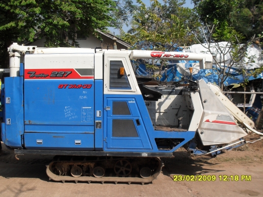 ขายรถเกี่ยวข้าวเก่าญี่ปุ่น ISEKI ส่งให้ฟรีถึงที่แถมเทเลอร์