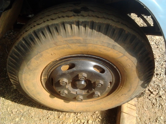 ISUZU NPR 120 HP 4HF1 ปี 39 เครื่องฝาขาว กระบะเหล็กคอกไม้ยาว 4.30 เมตรสภาพดีสวยจัดทั้งคัน เครื่องแห้งแห้งดีไม่มีเยิ้ม หัวเก๋งบางๆเดิมๆ พวงมาลัยเพาเวอร์ ช่วงล่างใหญ่ติด F แล้ว ยาง 8.25 ขอบ 16 สภาพดีพร้อมใช้งาน เอกสารทะเบียนภาษีครบพร้อมโอนครับ