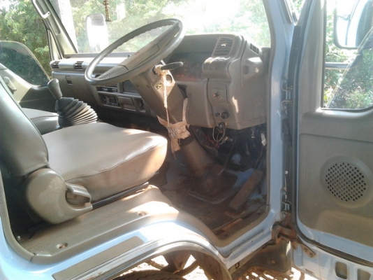 ISUZU NPR 120 HP 4HF1 ปี 39 เครื่องฝาขาว กระบะเหล็กคอกไม้ยาว 4.30 เมตรสภาพดีสวยจัดทั้งคัน เครื่องแห้งแห้งดีไม่มีเยิ้ม หัวเก๋งบางๆเดิมๆ พวงมาลัยเพาเวอร์ ช่วงล่างใหญ่ติด F แล้ว ยาง 8.25 ขอบ 16 สภาพดีพร้อมใช้งาน เอกสารทะเบียนภาษีครบพร้อมโอนครับ