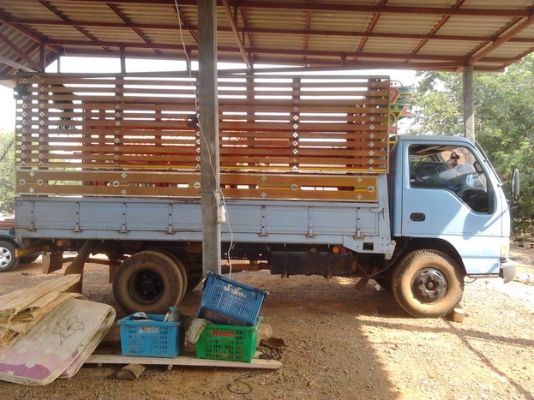 ISUZU NPR 120 HP 4HF1 ปี 39 เครื่องฝาขาว กระบะเหล็กคอกไม้ยาว 4.30 เมตรสภาพดีสวยจัดทั้งคัน เครื่องแห้งแห้งดีไม่มีเยิ้ม หัวเก๋งบางๆเดิมๆ พวงมาลัยเพาเวอร์ ช่วงล่างใหญ่ติด F แล้ว ยาง 8.25 ขอบ 16 สภาพดีพร้อมใช้งาน เอกสารทะเบียนภาษีครบพร้อมโอนครับ