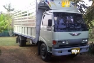 HINO FC 120 HP WO4D ซุปเปอร์เสี่ย กระบะคอกเหล็กยาว 5.50 เมตรสภาพสวยมากครับ เครื่องแน่นแรงดีไม่มีเยิ้ม ภายในห้องเก๋งคอนโซลอุปกรณ์อยู่ครบทุกชิ้น ช่วงล่างใหญ่ F หน้าหลัง คัชซีสวยไม่มีดาม ยาง 8.25 ขอบ 16 สภาพดี 70\% พร้อมบรรทุกพร้อมใช้งาน เอกสารทะเบียนภาษีครบพ