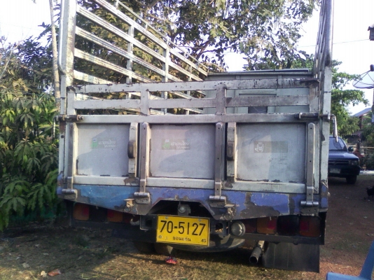 HINO FC 120 HP WO4D ซุปเปอร์เสี่ย กระบะคอกเหล็กยาว 5.50 เมตรสภาพสวยมากครับ เครื่องแน่นแรงดีไม่มีเยิ้ม ภายในห้องเก๋งคอนโซลอุปกรณ์อยู่ครบทุกชิ้น ช่วงล่างใหญ่ F หน้าหลัง คัชซีสวยไม่มีดาม ยาง 8.25 ขอบ 16 สภาพดี 70\% พร้อมบรรทุกพร้อมใช้งาน เอกสารทะเบียนภาษีครบพ