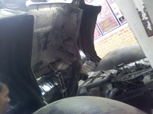 HINO FC 120 HP WO4D ซุปเปอร์เสี่ย กระบะคอกเหล็กยาว 5.50 เมตรสภาพสวยมากครับ เครื่องแน่นแรงดีไม่มีเยิ้ม ภายในห้องเก๋งคอนโซลอุปกรณ์อยู่ครบทุกชิ้น ช่วงล่างใหญ่ F หน้าหลัง คัชซีสวยไม่มีดาม ยาง 8.25 ขอบ 16 สภาพดี 70\% พร้อมบรรทุกพร้อมใช้งาน เอกสารทะเบียนภาษีครบพ