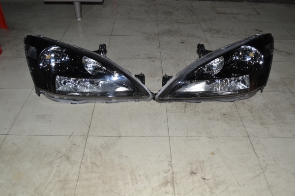 ขายเสื้อไฟหน้า ซีนอล  HONDA ACCORD 04 ดวงละ 4000