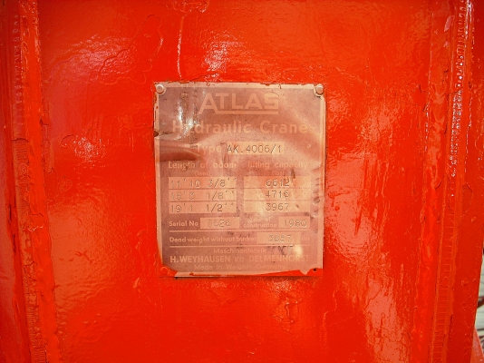 รถบรรทุกNISSAN DIESEL ติดเครน 4 ตัน แบบพับเก็บได้ รถบรรทุกNISSAN DIESEL ติดเครน 4 ตัน แบบพับเก็บได้