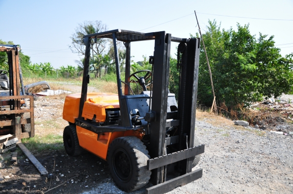 รถโฟร์คลิฟท์ TOYOTA  3 ตัน เกียร์ออโต้ เครื่องดีเซล พร้อมใช้งานเลย