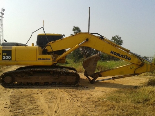 ขายKOMATSU PC 200-7สภาพสวยพร้อมใช้ ราคาต่อรองได้ ติดต่อได่ที่คุณ อ๊อฟ พิจิตร 086-737-9991