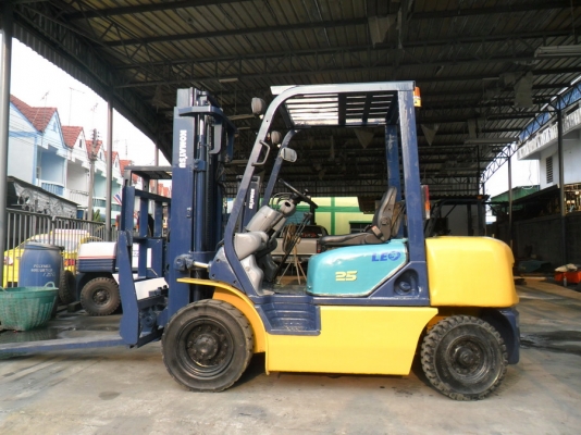 ขายรถยกKOMATSU:FD-2.5ตันรุ่น12งาเทด้ำรับประกัน6เดือน(ต่างจังหวัดก็รับประกัน)