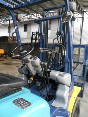 ขายรถยกKOMATSU:FD-2.5ตันรุ่น12งาเทด้ำรับประกัน6เดือน(ต่างจังหวัดก็รับประกัน)