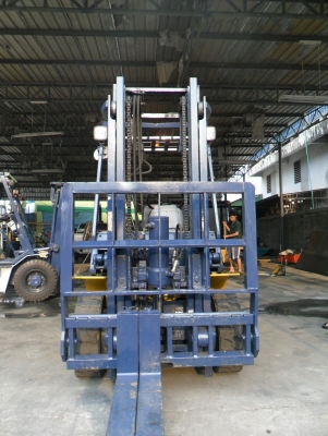 ขายรถยกKOMATSU:FD-2.5ตันรุ่น12งาเทด้ำรับประกัน6เดือน(ต่างจังหวัดก็รับประกัน)