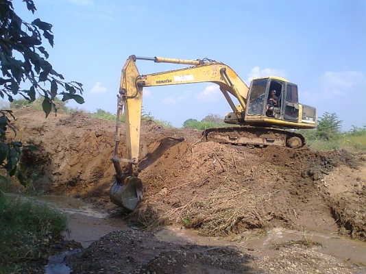 ขายด่วน!..รถแบคโฮ KOMATSU PC200-6 รถสวย ทรงดี มีทะเบียน เครื่องแรงดี ประหยัดน้ำมันสุดคุ้ม.