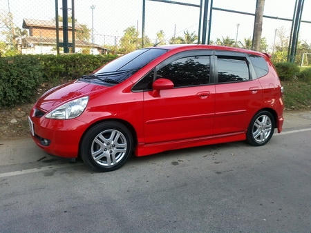 13183301 HONDA JAZZ i-DSI 1.5 E (TOP) AT ปี2005 สีแดง สภาพดีมาก รับรองไม่ผิดหวังราคาคุยกัน