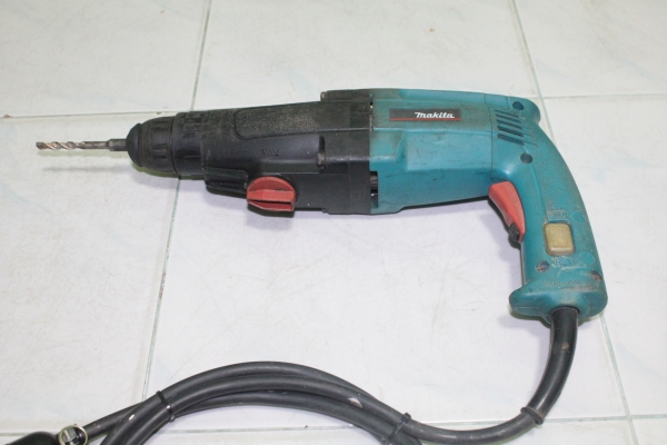 สว่านโรตารี่ยี่ห้อ makitaรุ่นHR2400 ทำงาน 3 ระบบพร้อมใช้งานครับ