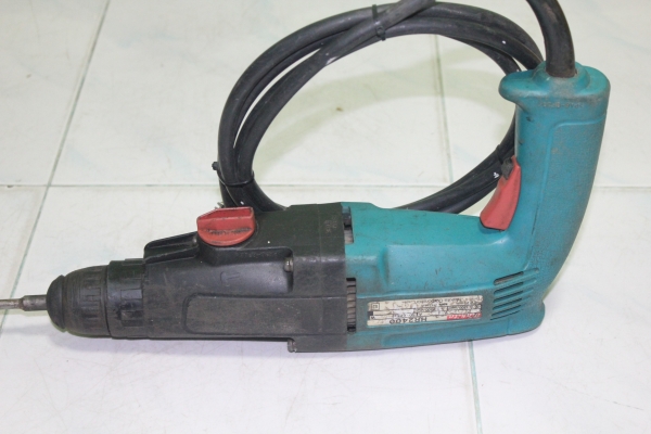 สว่านโรตารี่ยี่ห้อ makitaรุ่นHR2400 ทำงาน 3 ระบบพร้อมใช้งานครับ