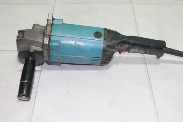 เครื่องเจียร์ยี่ห้อMAKITA 9607NB ขนาด 7 นิ้ว สภาพดีพร้อมใช้งานครับ เครื่องเจียร์ยี่ห้อMAKITA 9607NB ขนาด 7 นิ้ว สภาพดีพร้อมใช้งานครับ