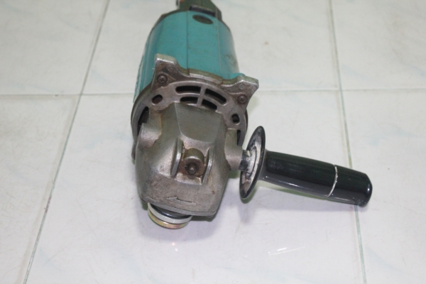 เครื่องเจียร์ยี่ห้อMAKITA 9607NB ขนาด 7 นิ้ว สภาพดีพร้อมใช้งานครับ เครื่องเจียร์ยี่ห้อMAKITA 9607NB ขนาด 7 นิ้ว สภาพดีพร้อมใช้งานครับ