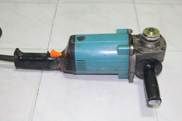 เครื่องเจียร์ยี่ห้อMAKITA 9607NB ขนาด 7 นิ้ว สภาพดีพร้อมใช้งานครับ เครื่องเจียร์ยี่ห้อMAKITA 9607NB ขนาด 7 นิ้ว สภาพดีพร้อมใช้งานครับ