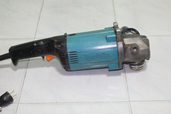 เครื่องเจียร์ยี่ห้อMAKITA 9607NB ขนาด 7 นิ้ว สภาพดีพร้อมใช้งานครับ