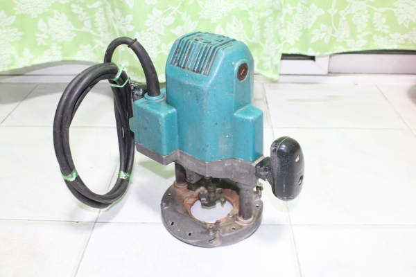 เครื่องเซาะร่องไม้(Router) 1/2 นิ้ว Makita รุ่น 3612BR (1,600w.)