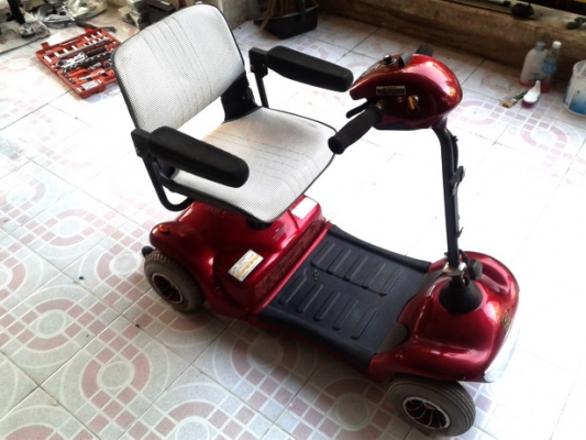 ขายด่วนๆรถไฟฟ้า 4 ล้อของคนแก่หรือคนพิการ แบบพับได้เพิ่งมาจากญี่ปุ่น