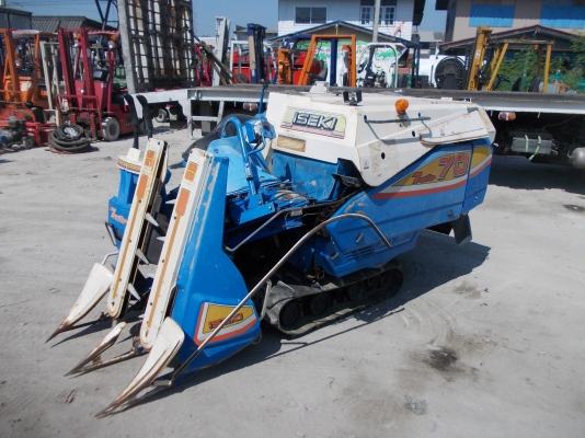 รหัส:13001002รถเกี่ยวข้าวนั่งขับเกี่ยวง่ายพร้อมนวดข้าวด้วยจึงได้เป้นข้าวเปลือกwww.nihonmono.com