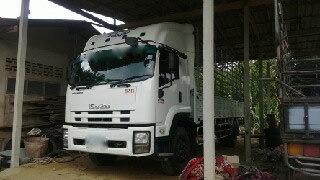 รถอิซูซุ 6 ล้อ รั่ว  240 แรงม้า ปี 52  วิ่ง 80000 กว่าโล   สนใจติดต่อ 081 - 6079515
