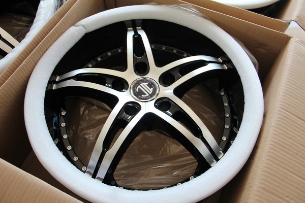 ขายล้อขอบ18 กว้าง 7.5 5รู120 ใส่บีเอ็ม เชฟรุ่นเก่า ของใหม่ ชุดละ9000฿ ขายล้อขอบ18 กว้าง 7.5 5รู120 ใส่บีเอ็ม เชฟรุ่นเก่า ของใหม่ ชุดละ9000฿