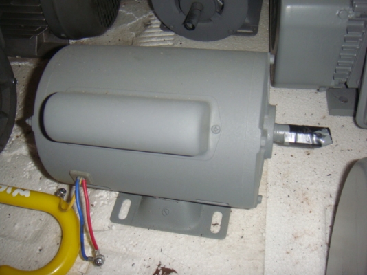 ขายมอเตอร์ใหม่ และมือสอง รุ่น1/2HP  220V 50Hz  HITACHI