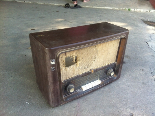 ขายวิทยุโบราณ สวยๆ ใช้งานไม่ได้ ไว้ตั้งโชว หาอยาก ครับ 0819884773