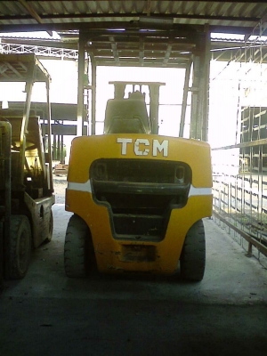 ขายฟอร์คลิฟท์ 3 ตัน เครื่องC240ดีเซล เสา 3 เมตร เครื่องเกียร์ดีพร้อมใช้ ราคาเบาๆ ครับ 081-3535-948