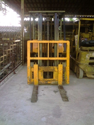 ขายฟอร์คลิฟท์ 3 ตัน เครื่องC240ดีเซล เสา 3 เมตร เครื่องเกียร์ดีพร้อมใช้ ราคาเบาๆ ครับ 081-3535-948